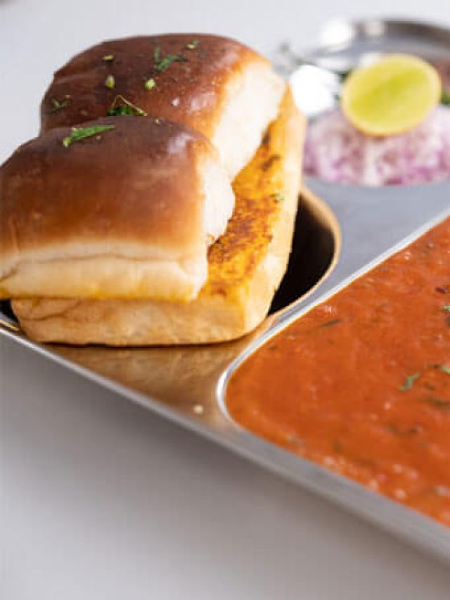 15 Famous Foods Of Maharashtra You Must Try In 2024